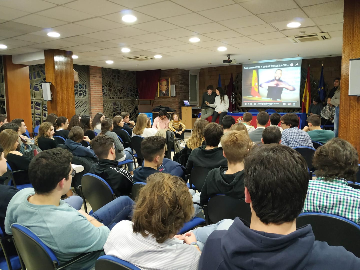 Colegiales del CM Alcalá en una reunión de Fe y Vida
