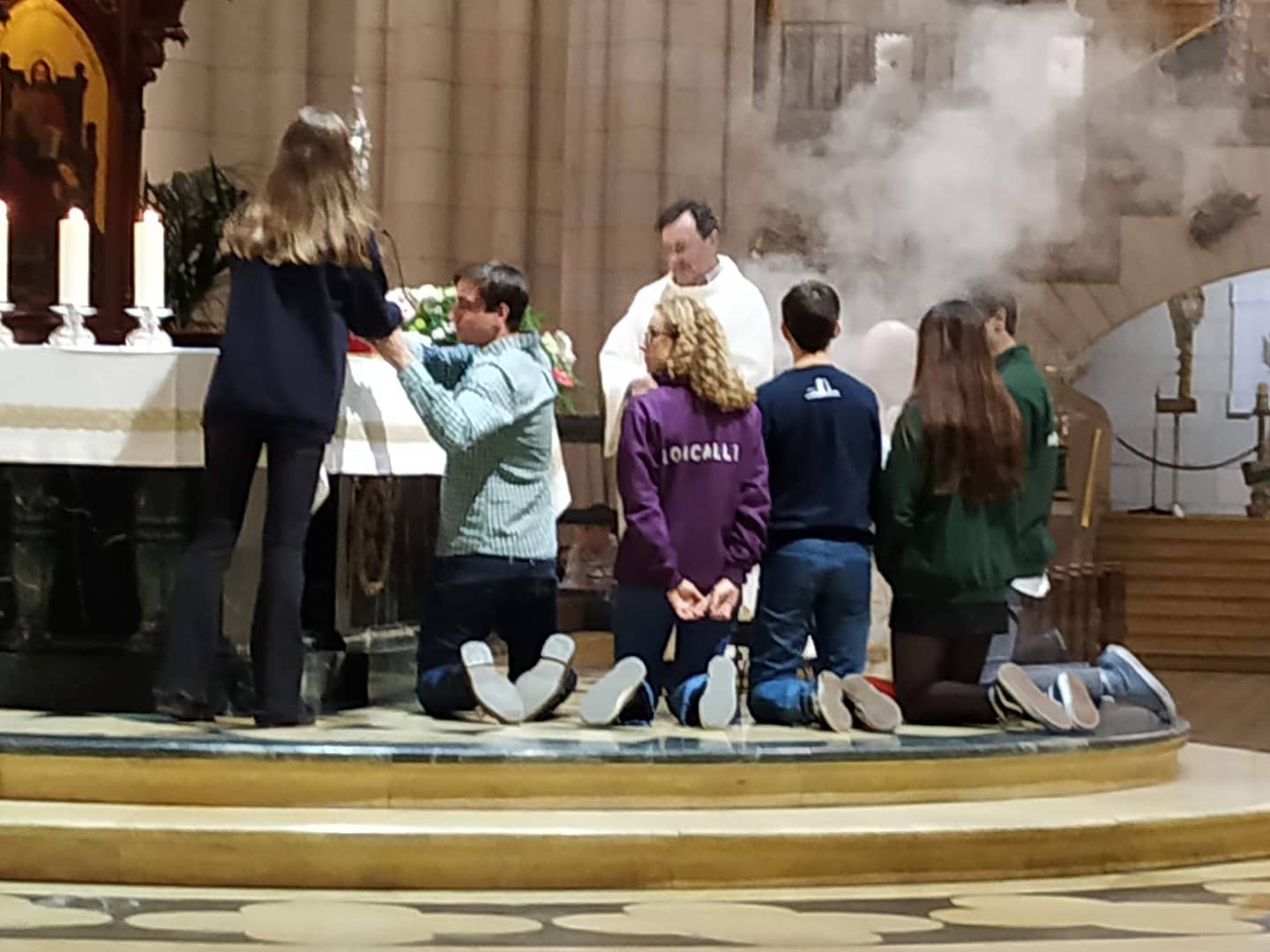 Participamos en la solemne Oración de Jóvenes en la Catedral de la Almudena coordinada por la Pastoral Conjunta de Colegios Mayores y Residencias Universitarias de Madrid
