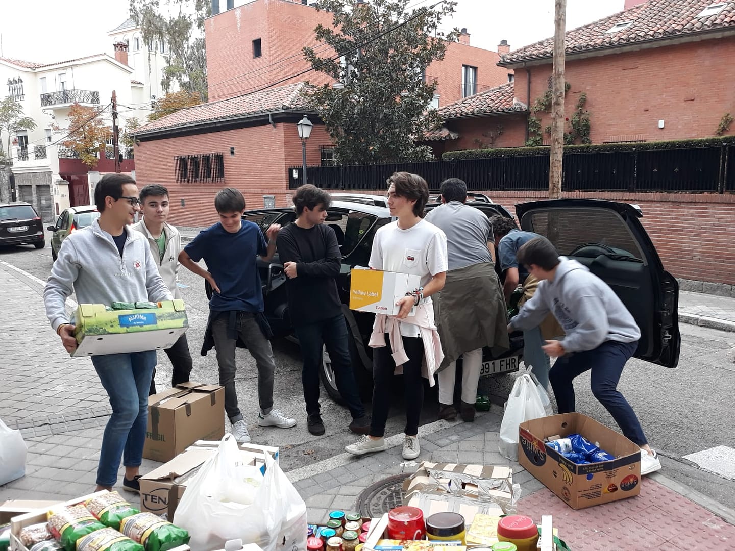 Los colegiales del CM Alcalá en la recogida de Alimentos 