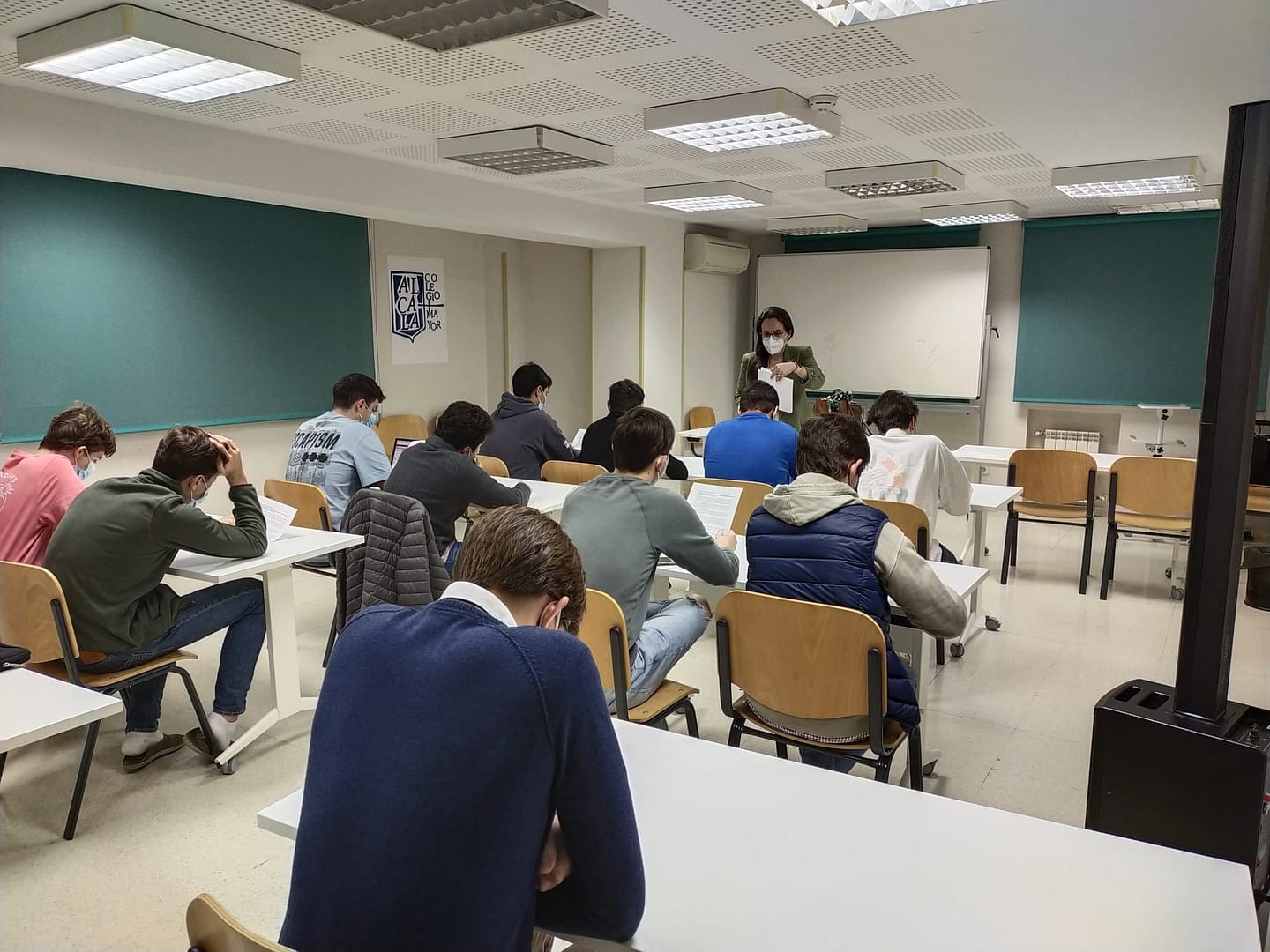 Colegiales del CM Alcalá realizando la actividad semanal de mediación