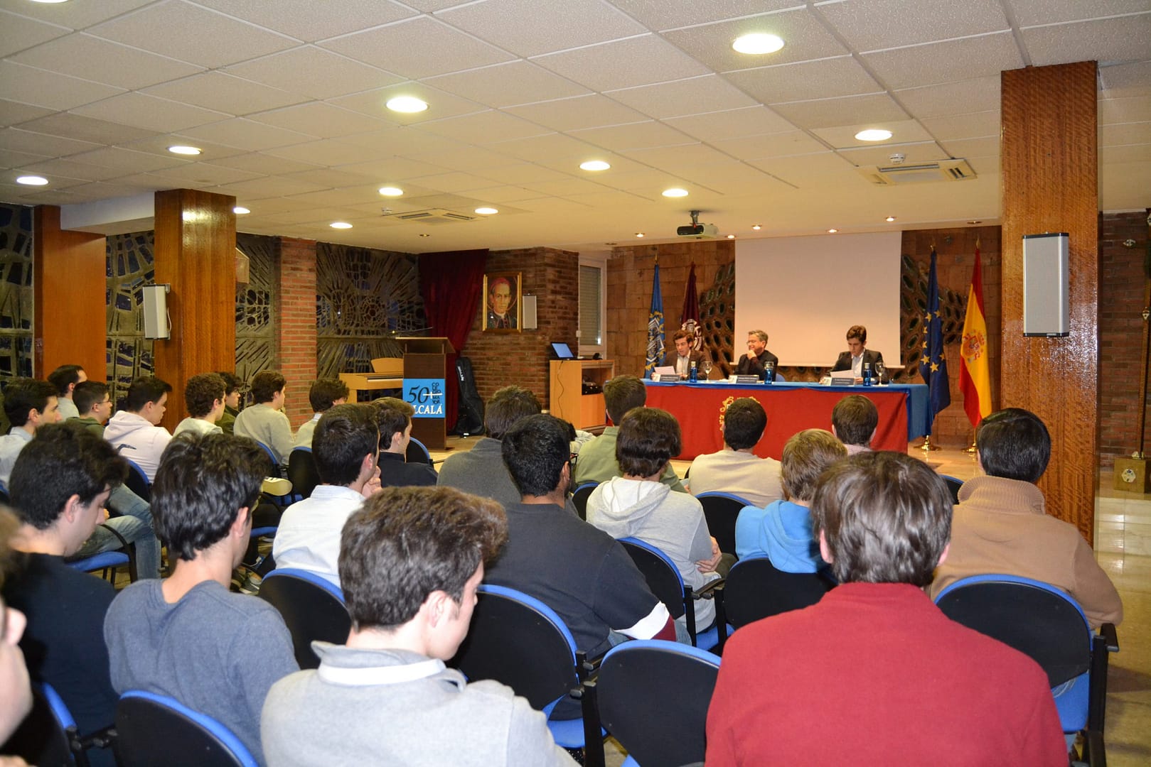 Salón de Conferencias del Colegio Mayor Alcalá, Conferencia de D. Santiago Alfonso, Director de Marketing del Grupo Cosentino.