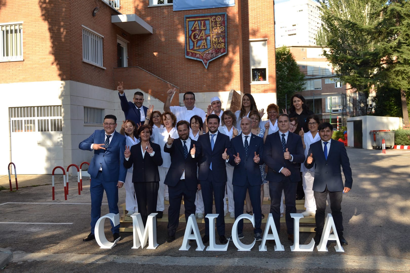 Foto del equipo CM Alcalá que os desea un feliz verano